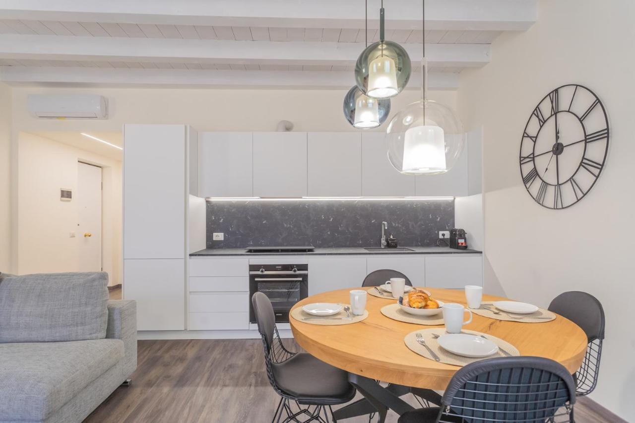 Modern & Stylish Apartment In Como City By Rent All Комо Екстериор снимка