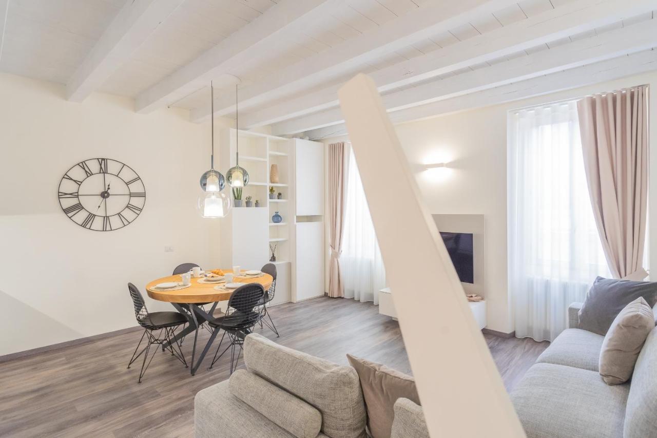 Modern & Stylish Apartment In Como City By Rent All Комо Екстериор снимка