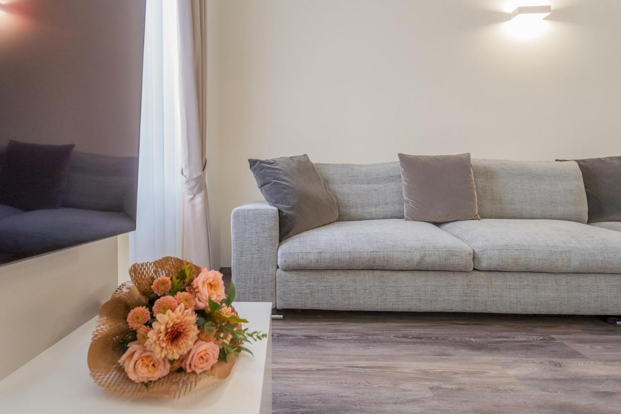 Modern & Stylish Apartment In Como City By Rent All Комо Екстериор снимка