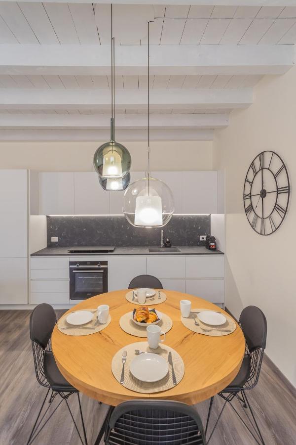 Modern & Stylish Apartment In Como City By Rent All Комо Екстериор снимка